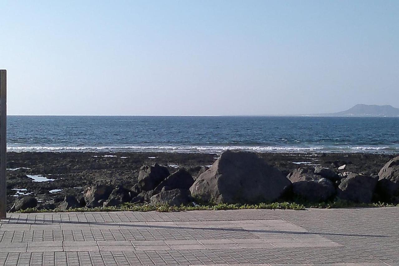 My Ocean !!! Breathtaking Location, Steps To The Ocean, Spacious Sea View, Fully Equipped And Well-furnished With Private Entrance And High-speed Fiber Optic Internet Appartement Corralejo