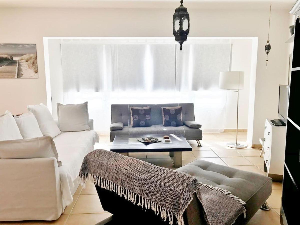 My Ocean !!! Breathtaking Location, Steps To The Ocean, Spacious Sea View, Fully Equipped And Well-furnished With Private Entrance And High-speed Fiber Optic Internet Appartement Corralejo