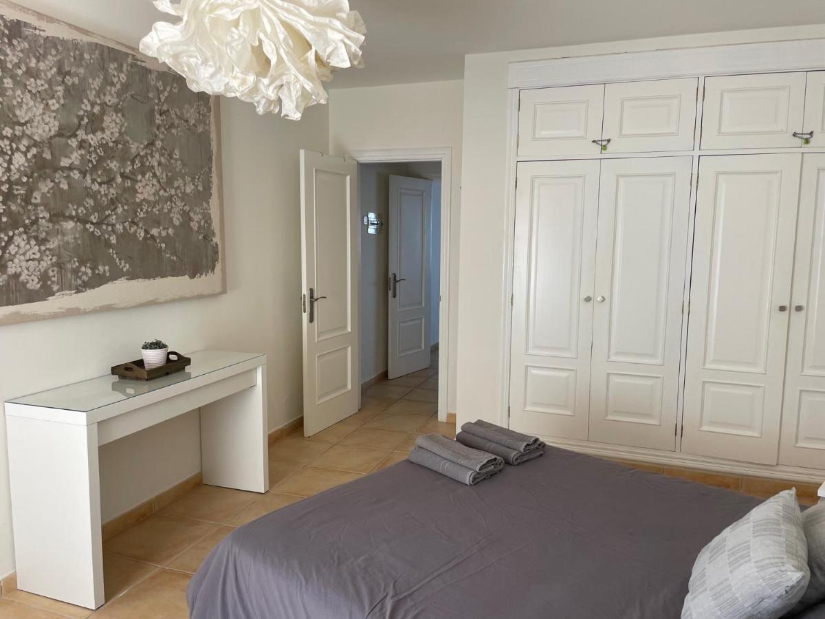 Appartement My Ocean !!! Breathtaking Location, Steps To The Ocean, Spacious Sea View, Fully Equipped And Well-furnished With Private Entrance And High-speed Fiber Optic Internet Corralejo