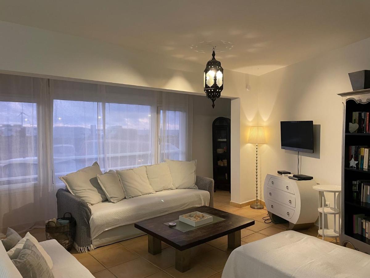 Appartement My Ocean !!! Breathtaking Location, Steps To The Ocean, Spacious Sea View, Fully Equipped And Well-furnished With Private Entrance And High-speed Fiber Optic Internet Corralejo
